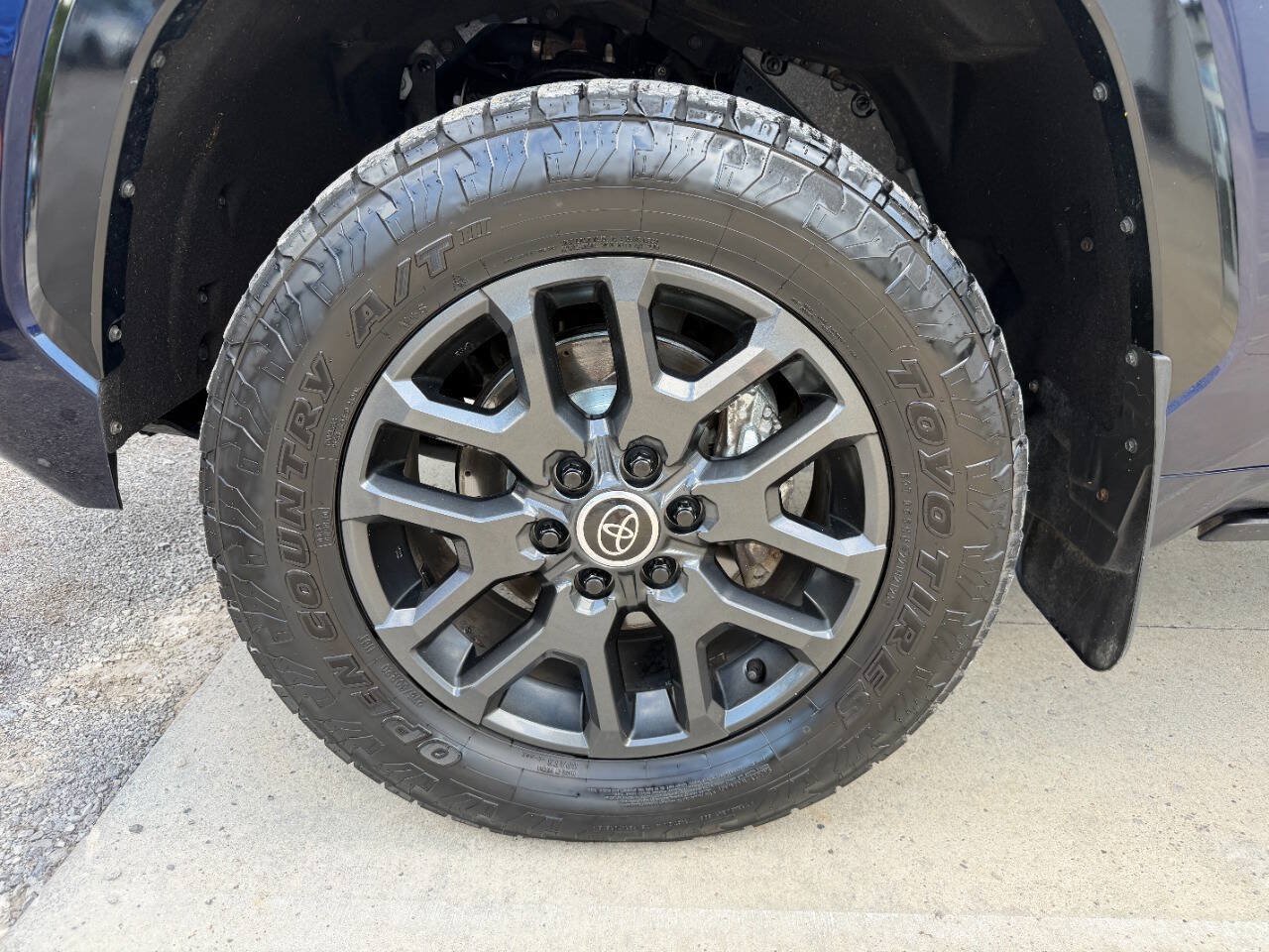 Used 2024 Toyota Tundra Platinum AWD/4WD image 5