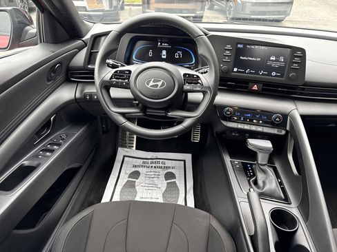 Certified 2025 Hyundai Elantra Sport image 15