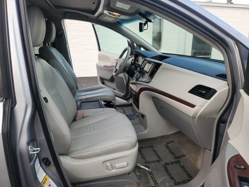 Used 2013 Toyota Sienna Limited image 15
