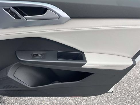 New 2026 Volkswagen Taos SE AWD/4WD image 9