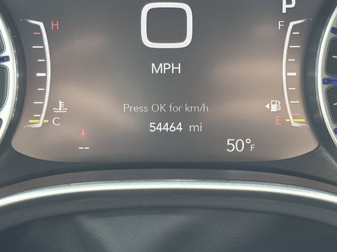 Used 2024 Chrysler Pacifica Touring-L FWD image 22