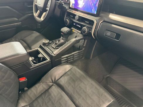 New 2026 Toyota 4Runner SR5 AWD/4WD image 25