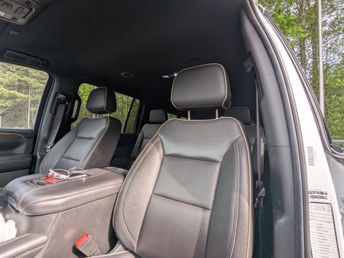 Used 2022 Chevrolet Suburban Premier image 3