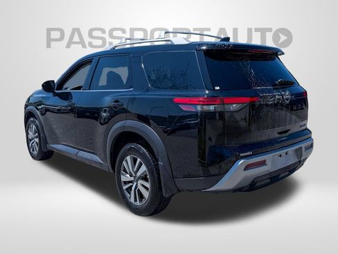 Used 2025 Nissan Pathfinder SL w/ Black Appearance Package AWD/4WD image 3