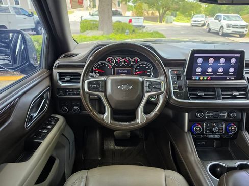Used 2021 Chevrolet Tahoe Z71 w/ Luxury Package AWD/4WD image 9