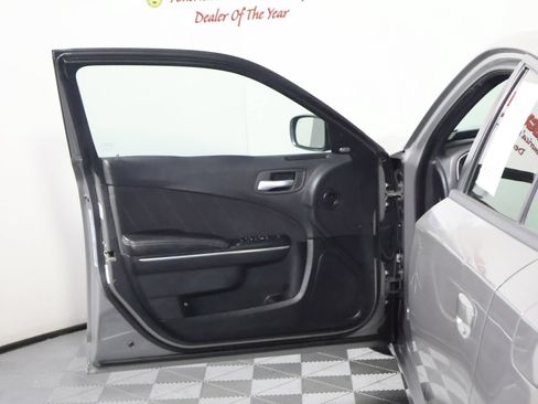 Used 2018 Dodge Charger SXT Plus RWD image 19