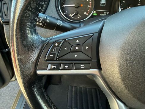 Used 2017 Nissan Rogue SV AWD/4WD image 14