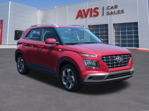 Used 2025 Hyundai Venue SEL FWD image 3
