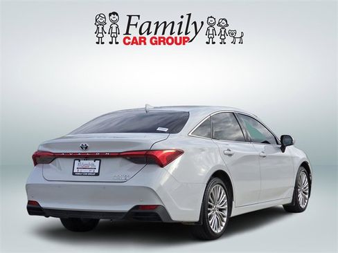 Used 2022 Toyota Avalon Limited image 4
