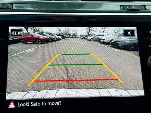 Used 2022 Volkswagen Tiguan SE image 17