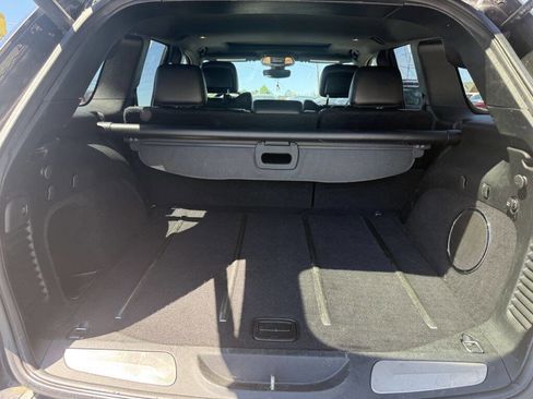 Used 2017 Jeep Grand Cherokee Limited RWD image 12