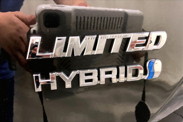 Used 2018 Toyota RAV4 Limited AWD/4WD image 8
