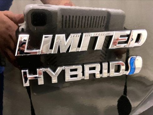 Used 2018 Toyota RAV4 Limited AWD/4WD image 8