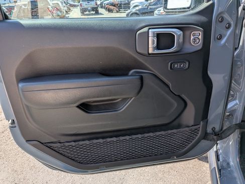 Used 2024 Jeep Gladiator Rubicon w/ Steel Bumper Group AWD/4WD image 14
