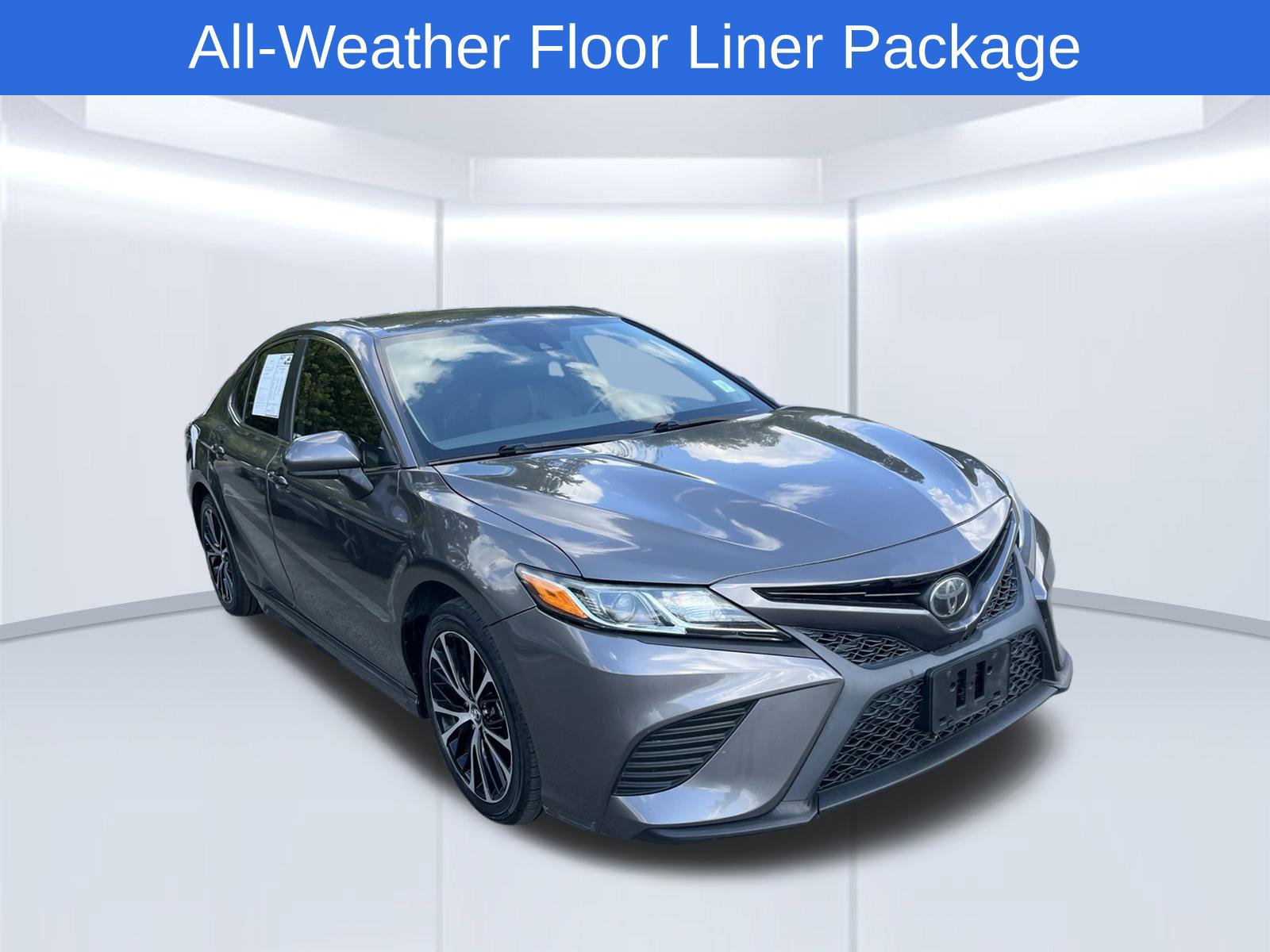 Used 2020 Toyota Camry SE FWD image 3