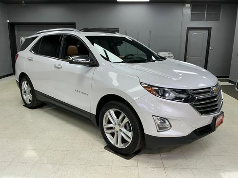 Used 2018 Chevrolet Equinox Premier image 2