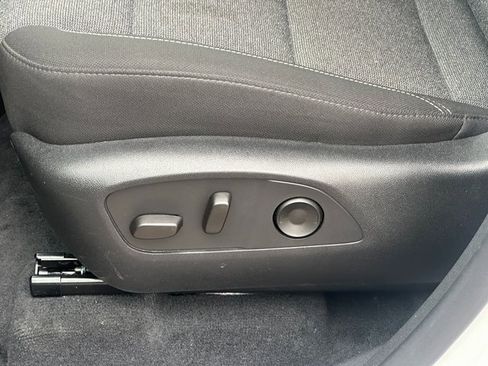 Used 2025 GMC Acadia Elevation image 17