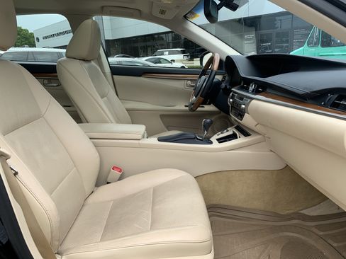 Used 2013 Lexus ES 300h w/ Luxury Pkg FWD image 35