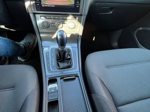 Used 2019 Volkswagen e-Golf SE w/ Driver Assistance Package image 14
