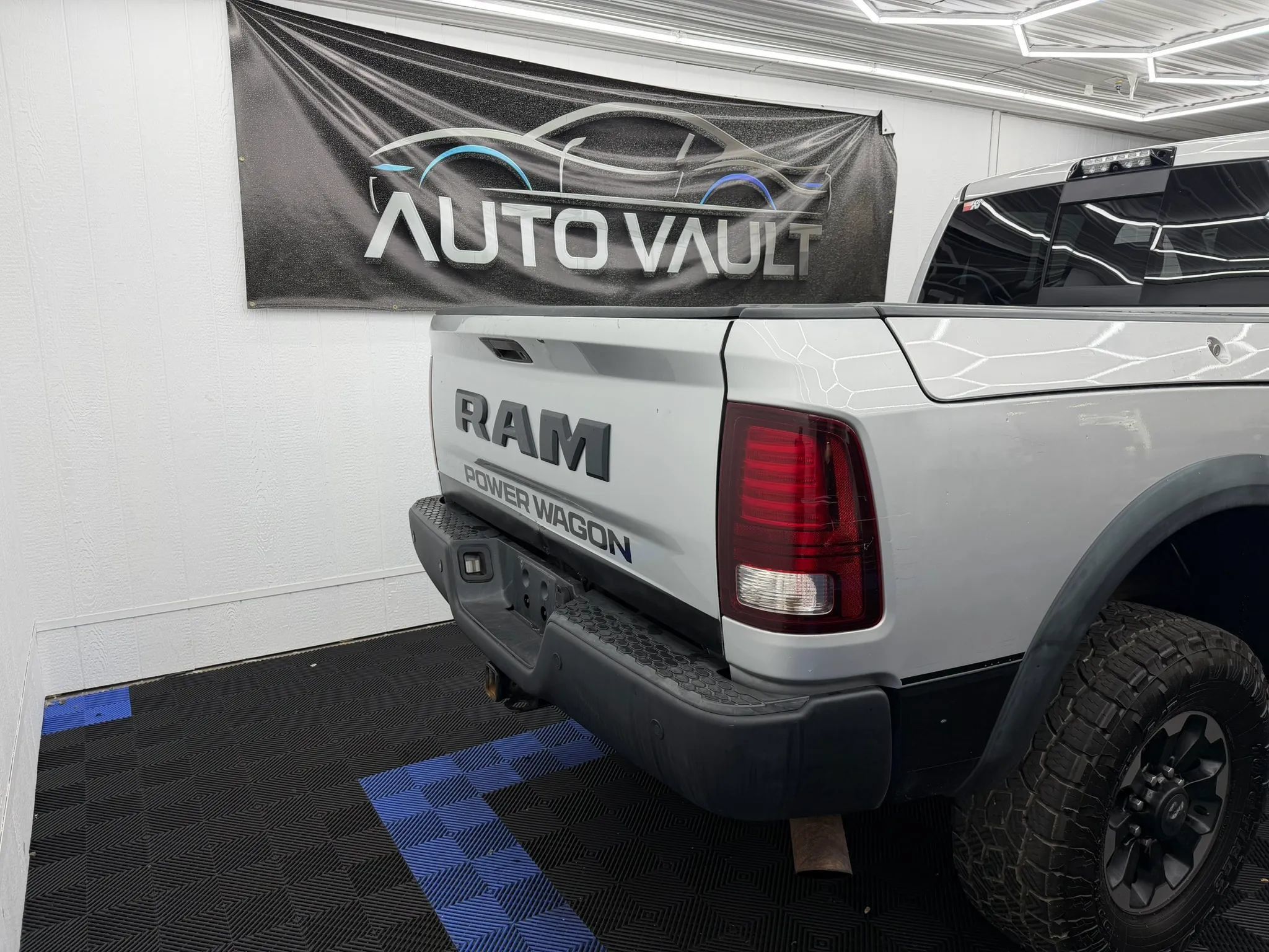 Used 2017 RAM 2500 Power Wagon w/ Leather & Luxury Group AWD/4WD image 3
