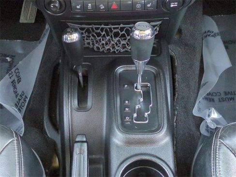 Used 2015 Jeep Wrangler Unlimited Rubicon image 19