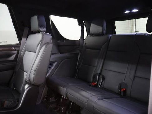 Used 2022 Chevrolet Tahoe Z71 w/ Luxury Package AWD/4WD image 31
