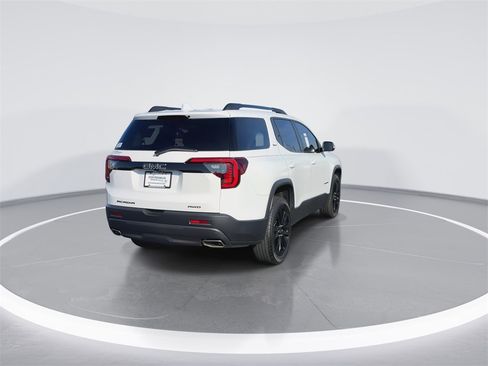 Used 2023 GMC Acadia SLT w/ Elevation Edition image 7