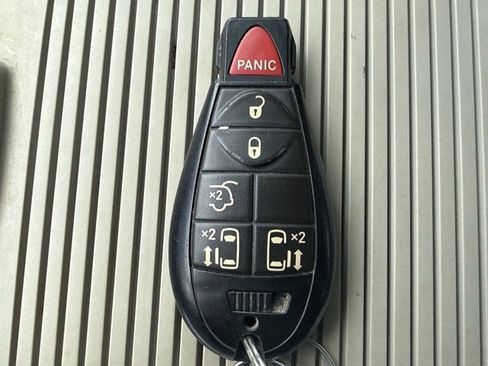 Used 2016 Dodge Grand Caravan SXT w/ Rear Park Assist Package image 35