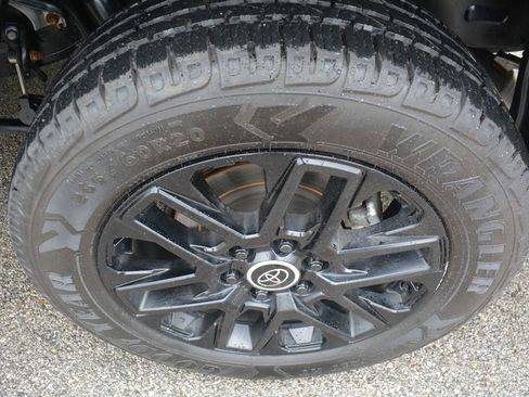 Used 2024 Toyota Tundra Limited AWD/4WD image 25