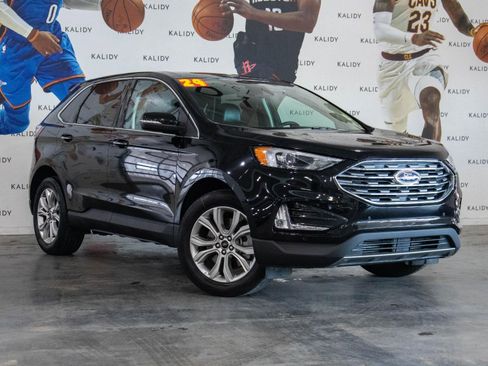 Used 2024 Ford Edge Titanium image 2