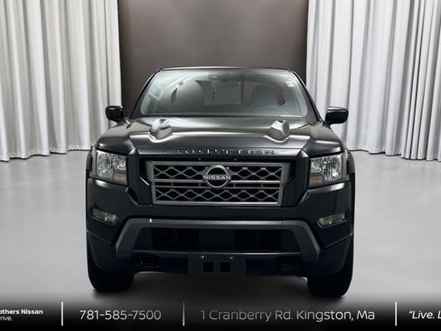 Used 2022 Nissan Frontier SV image 2