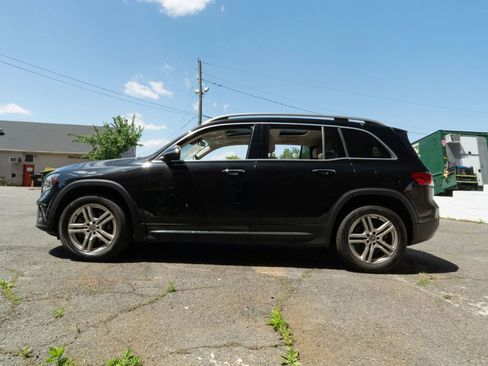 Used 2021 Mercedes-Benz GLB 250 4MATIC w/ Premium Package image 6