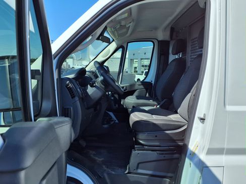 Used 2025 RAM ProMaster 2500 FWD image 3