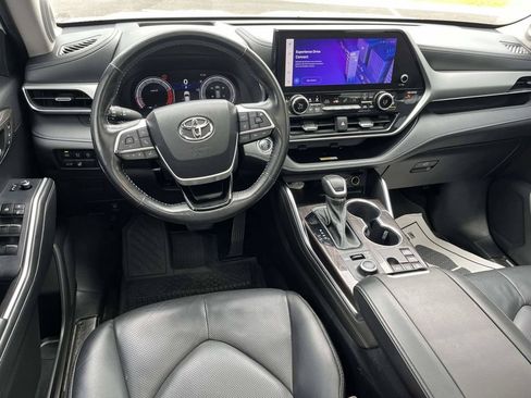 Used 2023 Toyota Highlander Platinum AWD/4WD image 13