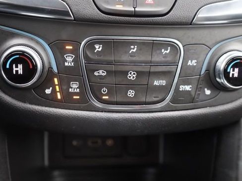 Used 2023 Chevrolet Equinox LT image 29