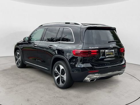 Used 2025 Mercedes-Benz GLB 250 4MATIC image 3