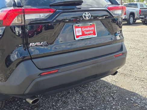 Used 2021 Toyota RAV4 XLE w/ XLE Grade Weather Package AWD/4WD image 13