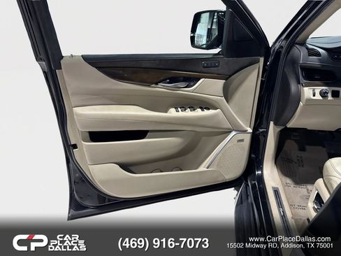 Used 2019 Cadillac Escalade Luxury RWD image 16