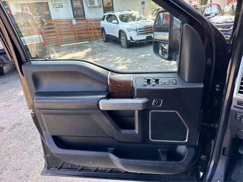 Used 2017 Ford F250 Platinum w/ Platinum Ultimate Package AWD/4WD image 19