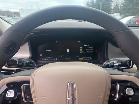 Used 2023 Lincoln Aviator AWD w/ Premium Package image 19