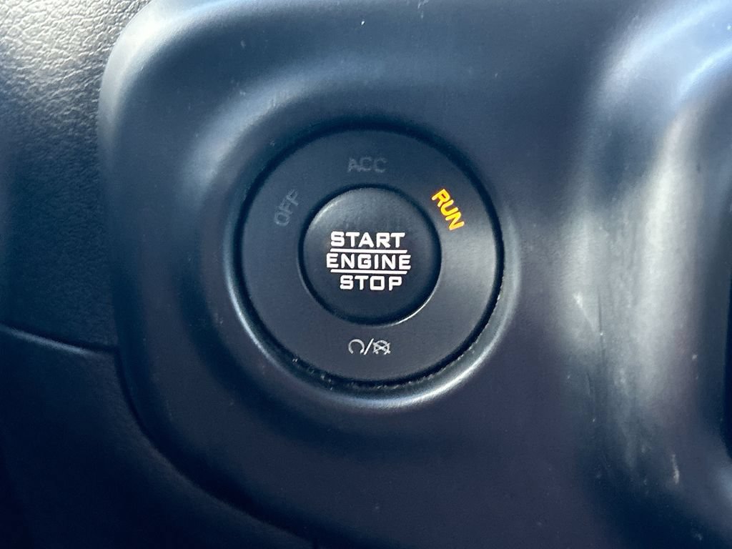 Used 2022 Jeep Wrangler Unlimited Sahara w/ Cold Weather Group AWD/4WD image 16