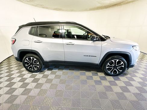 Used 2023 Jeep Compass Limited AWD/4WD image 2