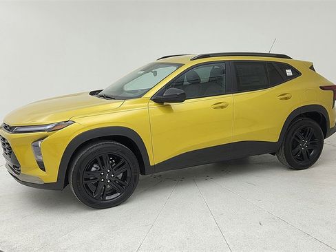 New 2025 Chevrolet Trax RS w/ Driver Confidence Package image 2