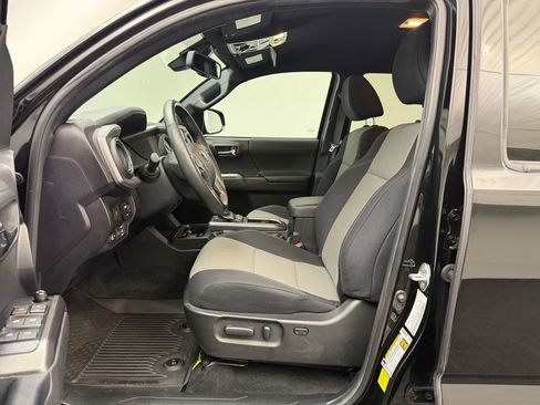 Used 2023 Toyota Tacoma TRD Off-Road w/ Technology Package AWD/4WD image 5