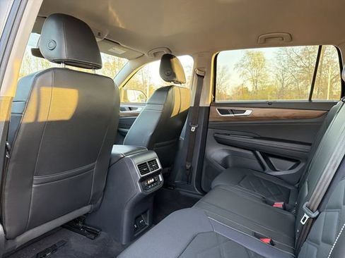 Used 2025 Volkswagen Atlas SE image 10