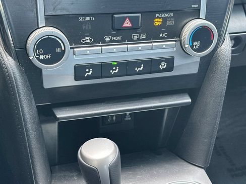 Used 2014 Toyota Camry SE FWD image 19