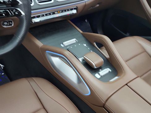 Certified 2024 Mercedes-Benz GLS 450 4MATIC image 11