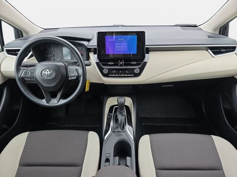 Used 2025 Toyota Corolla LE FWD image 9