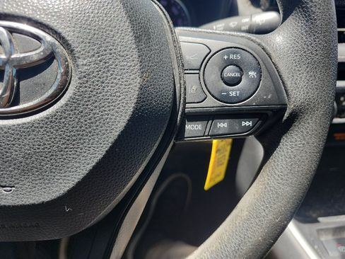 Used 2022 Toyota RAV4 LE AWD/4WD image 21