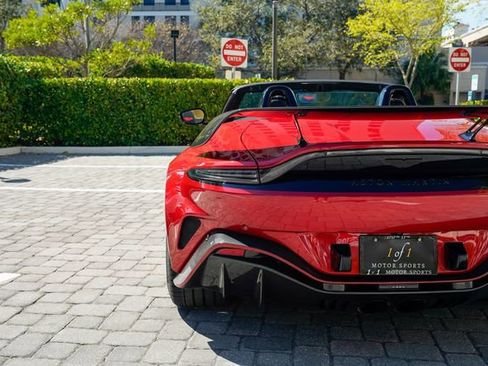 Used 2023 Aston Martin V12 Vantage Roadster image 24